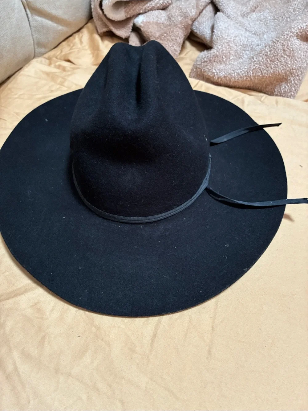 Wide Brim Black Felt Fedora Hat with Slim Band